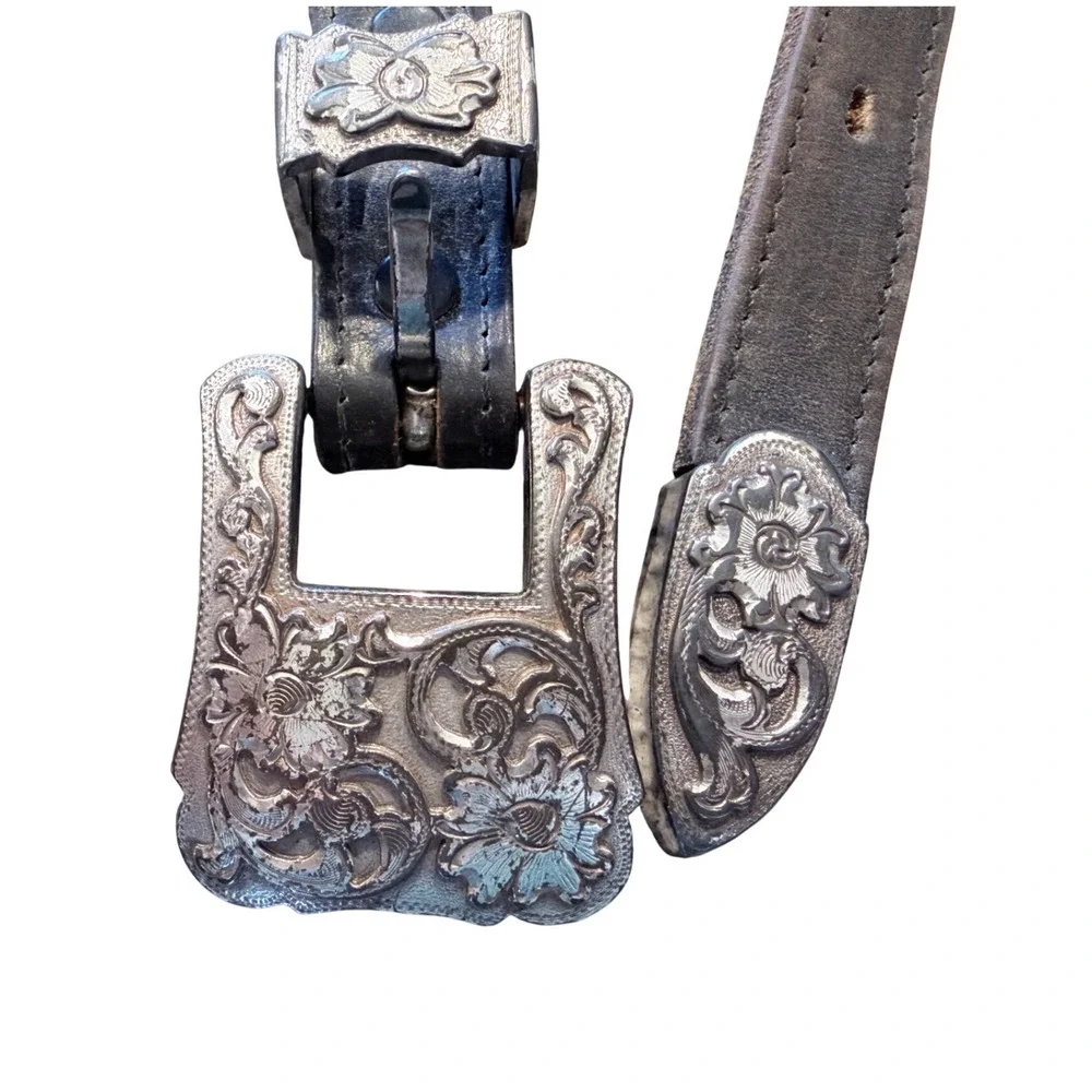 Vintage 1995 Western Leather‎ Harness Floral Engraved Silver Buckle Concho Belt
